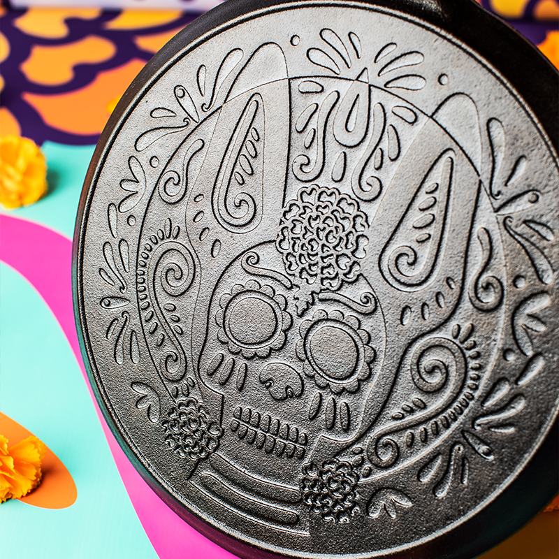 10.5 Inch Seasoned Cast Iron Xolo Sugar Skull Griddle - Image 4